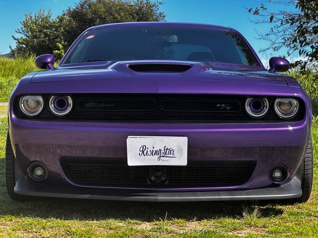 ダッジ・チャレンジャー Ｒ／Ｔ　後期型　ボディーコーティング済み　ワイドボディー　Ｂｏｒｌａマフラー　サンルーフ　２０１９年モデル　社外２０インチＡＷ　ビルシュタイン　ＡｐｐｌｅＣａｒＰｌａｙ　１年中古並行　オートチェック有り（10枚目）