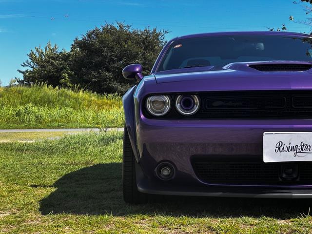 ダッジ・チャレンジャー Ｒ／Ｔ　後期型　ボディーコーティング済み　ワイドボディー　Ｂｏｒｌａマフラー　サンルーフ　２０１９年モデル　社外２０インチＡＷ　ビルシュタイン　ＡｐｐｌｅＣａｒＰｌａｙ　１年中古並行　オートチェック有り（12枚目）