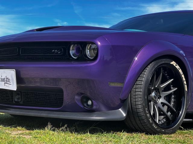 ダッジ・チャレンジャー Ｒ／Ｔ　後期型　ボディーコーティング済み　ワイドボディー　Ｂｏｒｌａマフラー　サンルーフ　２０１９年モデル　社外２０インチＡＷ　ビルシュタイン　ＡｐｐｌｅＣａｒＰｌａｙ　１年中古並行　オートチェック有り（17枚目）