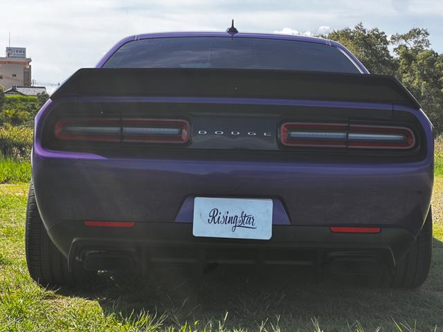 ダッジ・チャレンジャー Ｒ／Ｔ　後期型　ボディーコーティング済み　ワイドボディー　Ｂｏｒｌａマフラー　サンルーフ　２０１９年モデル　社外２０インチＡＷ　ビルシュタイン　ＡｐｐｌｅＣａｒＰｌａｙ　１年中古並行　オートチェック有り（18枚目）