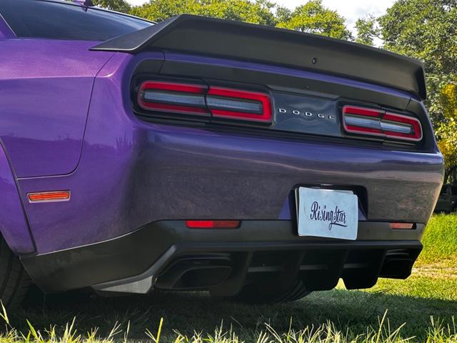 ダッジ・チャレンジャー Ｒ／Ｔ　後期型　ボディーコーティング済み　ワイドボディー　Ｂｏｒｌａマフラー　サンルーフ　２０１９年モデル　社外２０インチＡＷ　ビルシュタイン　ＡｐｐｌｅＣａｒＰｌａｙ　１年中古並行　オートチェック有り（23枚目）