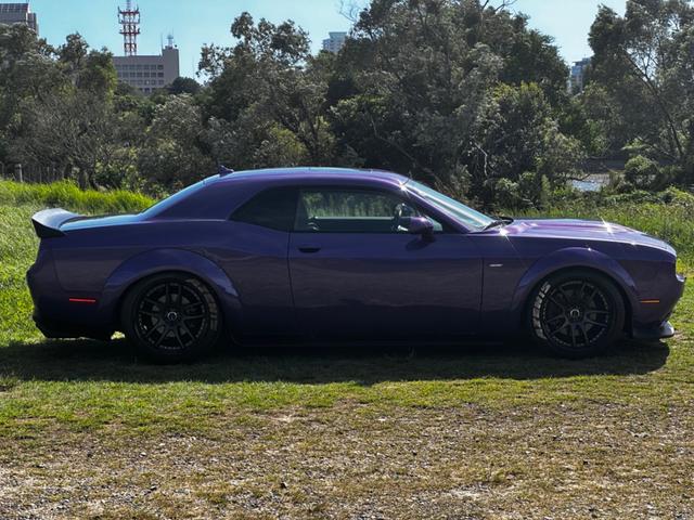 ダッジ・チャレンジャー Ｒ／Ｔ　後期型　ボディーコーティング済み　ワイドボディー　Ｂｏｒｌａマフラー　サンルーフ　２０１９年モデル　社外２０インチＡＷ　ビルシュタイン　ＡｐｐｌｅＣａｒＰｌａｙ　１年中古並行　オートチェック有り（42枚目）