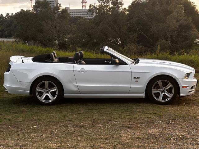 マスタング V8 GTコンバーチブル プレミアム 後期型 ボディーコーティング済み ワンオーナー Bluetooth 地デジTV 正規ディーラー車 バックカメラ 黒レザーシート 社外SDナビ パワーシート クルーズコントロール ETC シートヒーター(12枚目)