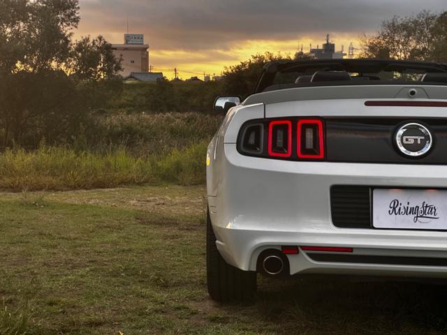 マスタング V8 GTコンバーチブル プレミアム 後期型 ボディーコーティング済み ワンオーナー Bluetooth 地デジTV 正規ディーラー車 バックカメラ 黒レザーシート 社外SDナビ パワーシート クルーズコントロール ETC シートヒーター(23枚目)