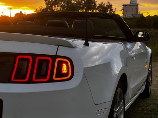 マスタング V8 GTコンバーチブル プレミアム 後期型 ボディーコーティング済み ワンオーナー Bluetooth 地デジTV 正規ディーラー車 バックカメラ 黒レザーシート 社外SDナビ パワーシート クルーズコントロール ETC シートヒーター(36枚目)