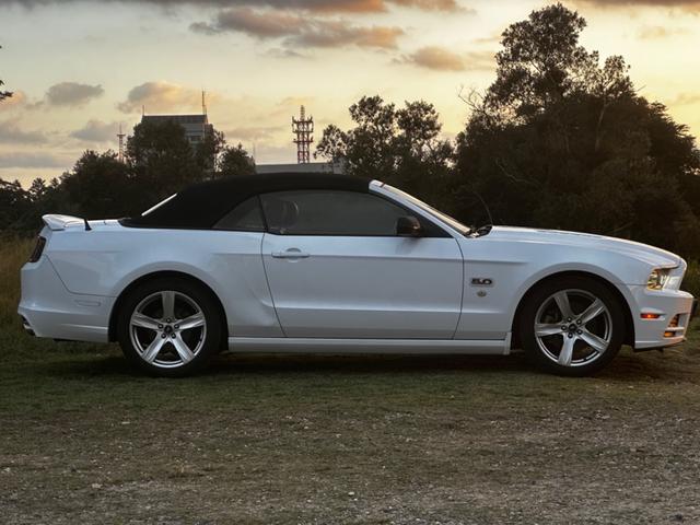 マスタング V8 GTコンバーチブル プレミアム 後期型 ボディーコーティング済み ワンオーナー Bluetooth 地デジTV 正規ディーラー車 バックカメラ 黒レザーシート 社外SDナビ パワーシート クルーズコントロール ETC シートヒーター(49枚目)