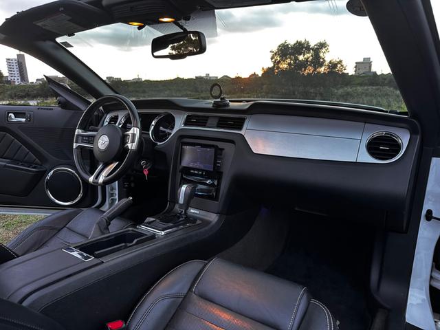 マスタング V8 GTコンバーチブル プレミアム 後期型 ボディーコーティング済み ワンオーナー Bluetooth 地デジTV 正規ディーラー車 バックカメラ 黒レザーシート 社外SDナビ パワーシート クルーズコントロール ETC シートヒーター(70枚目)