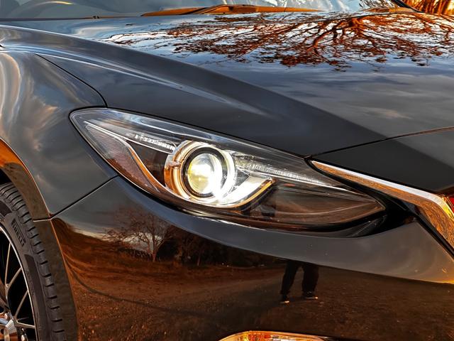 アクセラ １５Ｓ　６ＭＴ　ボディーコーティング済み　柿本改マフラー　ＷｅｄｓＳｐｏｒｔ１８インチＡＷ　Ｂｌｕｅｔｏｏｔｈ　バックカメラ　地デジフルセグＴＶ　ＬＥＤヘッドライト　オートライト　ＥＴＣ　純正ナビ　Ｐスタート（18枚目）