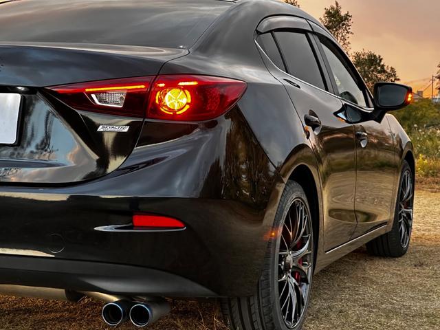 アクセラ １５Ｓ　６ＭＴ　ボディーコーティング済み　柿本改マフラー　ＷｅｄｓＳｐｏｒｔ１８インチＡＷ　Ｂｌｕｅｔｏｏｔｈ　バックカメラ　地デジフルセグＴＶ　ＬＥＤヘッドライト　オートライト　ＥＴＣ　純正ナビ　Ｐスタート（36枚目）