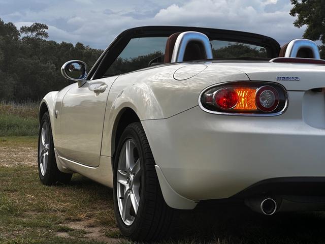 ロードスター VS ボディーコーティング済み 地デジTV バックカメラ オープンカー 社外ナビ 茶革シート シートヒーター パドルシフト スマートキー ETC HIDヘッドライト オートエアコン 16インチAW(32枚目)