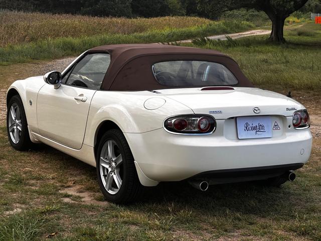 ロードスター VS ボディーコーティング済み 地デジTV バックカメラ オープンカー 社外ナビ 茶革シート シートヒーター パドルシフト スマートキー ETC HIDヘッドライト オートエアコン 16インチAW(41枚目)