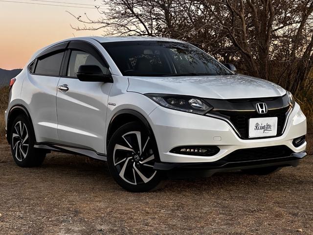 ヴェゼル ハイブリッドＲＳ・ホンダセンシング　ボディーコーティング済み　リア修復　Ｂｌｕｅｔｏｏｔｈ　地デジＴＶ　パドルシフト　ハーフレザーシート　バックカメラ　ＬＥＤヘッドライト　純正ナビ　禁煙車　シートヒーター　ＥＴＣ（3枚目）