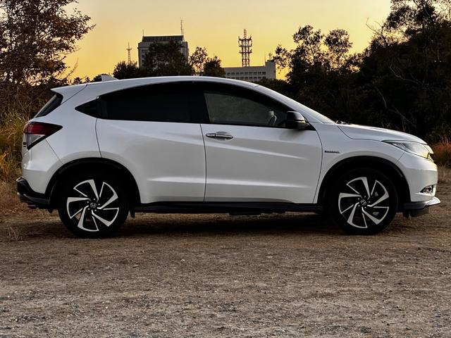 ヴェゼル ハイブリッドＲＳ・ホンダセンシング　ボディーコーティング済み　リア修復　Ｂｌｕｅｔｏｏｔｈ　地デジＴＶ　パドルシフト　ハーフレザーシート　バックカメラ　ＬＥＤヘッドライト　純正ナビ　禁煙車　シートヒーター　ＥＴＣ（11枚目）