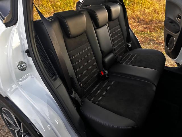 ヴェゼル ハイブリッドＲＳ・ホンダセンシング　ボディーコーティング済み　リア修復　Ｂｌｕｅｔｏｏｔｈ　地デジＴＶ　パドルシフト　ハーフレザーシート　バックカメラ　ＬＥＤヘッドライト　純正ナビ　禁煙車　シートヒーター　ＥＴＣ（62枚目）