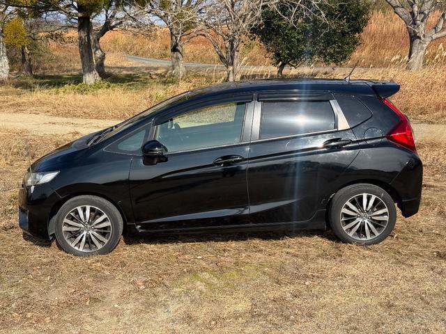 フィット 　６ＭＴ　ボディーコーティング済み　Ｂｌｕｅｔｏｏｔｈ　地デジフルセグＴＶ　バックカメラ　ＣＤ　純正１６インチアルミホイール　オートクルーズコントロール　オートエアコン　プッシュスタート　横滑り防止装置（10枚目）