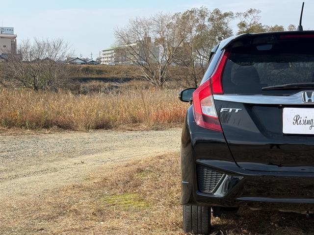 フィット 　６ＭＴ　ボディーコーティング済み　Ｂｌｕｅｔｏｏｔｈ　地デジフルセグＴＶ　バックカメラ　ＣＤ　純正１６インチアルミホイール　オートクルーズコントロール　オートエアコン　プッシュスタート　横滑り防止装置（23枚目）