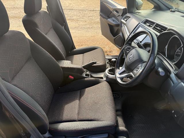 フィット 　６ＭＴ　ボディーコーティング済み　Ｂｌｕｅｔｏｏｔｈ　地デジフルセグＴＶ　バックカメラ　ＣＤ　純正１６インチアルミホイール　オートクルーズコントロール　オートエアコン　プッシュスタート　横滑り防止装置（52枚目）