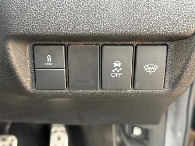 フィット 　６ＭＴ　ボディーコーティング済み　Ｂｌｕｅｔｏｏｔｈ　地デジフルセグＴＶ　バックカメラ　ＣＤ　純正１６インチアルミホイール　オートクルーズコントロール　オートエアコン　プッシュスタート　横滑り防止装置（68枚目）