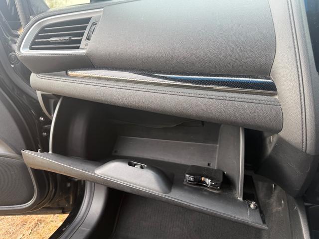 フィット 　６ＭＴ　ボディーコーティング済み　Ｂｌｕｅｔｏｏｔｈ　地デジフルセグＴＶ　バックカメラ　ＣＤ　純正１６インチアルミホイール　オートクルーズコントロール　オートエアコン　プッシュスタート　横滑り防止装置（77枚目）