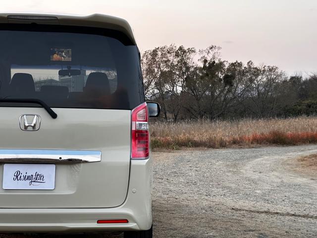 ステップワゴン Ｇ　コンフォートセレクション　ボディーコーティング済み　フリップダウンモニター　両側パワースライドドア　クリアランスソナー　バックカメラ　ドライブレコーダー　純正９インチナビ　地デジＴＶ　ＤＶＤ　ＨＩＤヘッドライト　社外１８ＡＷ（24枚目）