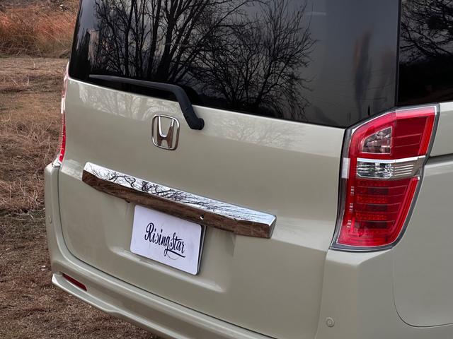 ステップワゴン Ｇ　コンフォートセレクション　ボディーコーティング済み　フリップダウンモニター　両側パワースライドドア　クリアランスソナー　バックカメラ　ドライブレコーダー　純正９インチナビ　地デジＴＶ　ＤＶＤ　ＨＩＤヘッドライト　社外１８ＡＷ（27枚目）