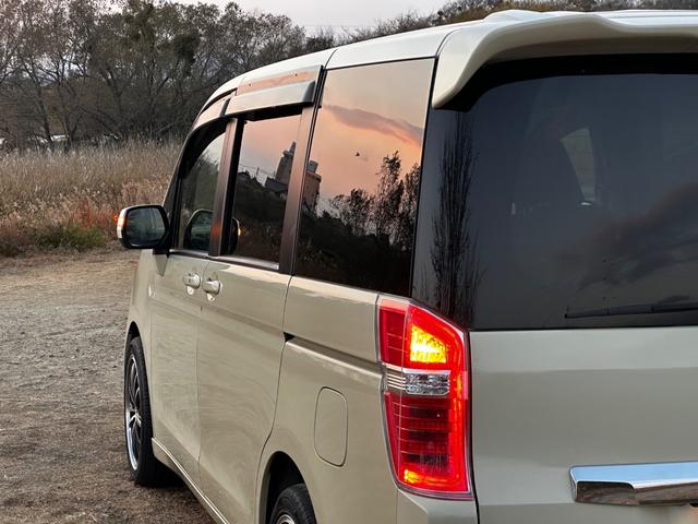 ステップワゴン Ｇ　コンフォートセレクション　ボディーコーティング済み　フリップダウンモニター　両側パワースライドドア　クリアランスソナー　バックカメラ　ドライブレコーダー　純正９インチナビ　地デジＴＶ　ＤＶＤ　ＨＩＤヘッドライト　社外１８ＡＷ（33枚目）