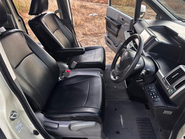 ステップワゴン Ｇ　コンフォートセレクション　ボディーコーティング済み　フリップダウンモニター　両側パワースライドドア　クリアランスソナー　バックカメラ　ドライブレコーダー　純正９インチナビ　地デジＴＶ　ＤＶＤ　ＨＩＤヘッドライト　社外１８ＡＷ（52枚目）