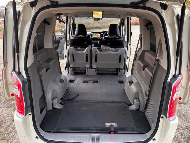 ステップワゴン Ｇ　コンフォートセレクション　ボディーコーティング済み　フリップダウンモニター　両側パワースライドドア　クリアランスソナー　バックカメラ　ドライブレコーダー　純正９インチナビ　地デジＴＶ　ＤＶＤ　ＨＩＤヘッドライト　社外１８ＡＷ（64枚目）