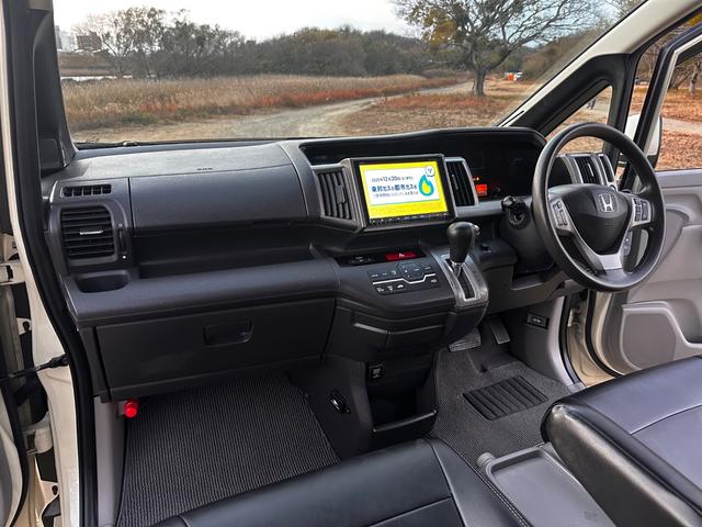 ステップワゴン Ｇ　コンフォートセレクション　ボディーコーティング済み　フリップダウンモニター　両側パワースライドドア　クリアランスソナー　バックカメラ　ドライブレコーダー　純正９インチナビ　地デジＴＶ　ＤＶＤ　ＨＩＤヘッドライト　社外１８ＡＷ（67枚目）