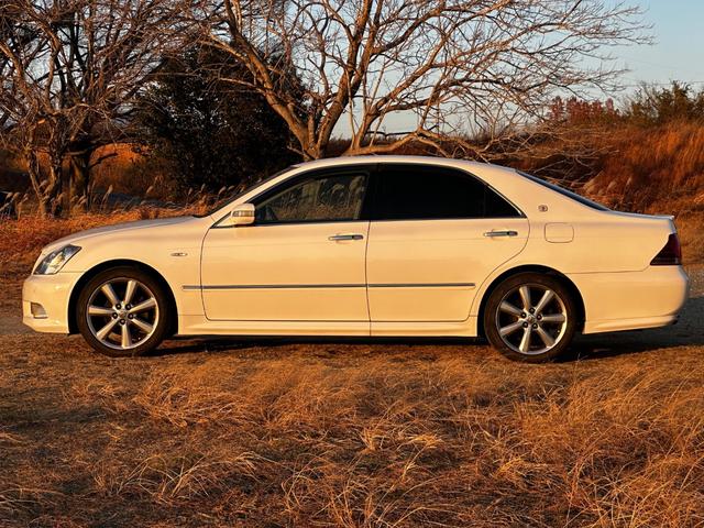 クラウン アスリート　プレミアムエディション　ボディーコーティング済み　特別仕様車　バックカメラ　パワーシート　　純正ナビ　クリアランスソナー　クルーズコントロール　ＨＩＤヘッドライト　純正１８インチＡＷ　プッシュスタート　スペアキー（9枚目）