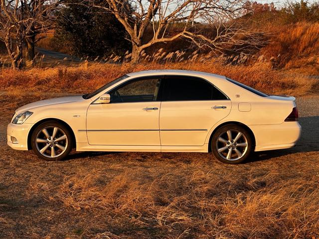 クラウン アスリート　プレミアムエディション　ボディーコーティング済み　特別仕様車　バックカメラ　パワーシート　　純正ナビ　クリアランスソナー　クルーズコントロール　ＨＩＤヘッドライト　純正１８インチＡＷ　プッシュスタート　スペアキー（10枚目）