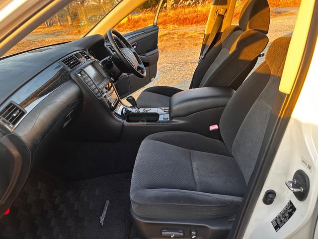 クラウン アスリート　プレミアムエディション　ボディーコーティング済み　特別仕様車　バックカメラ　パワーシート　　純正ナビ　クリアランスソナー　クルーズコントロール　ＨＩＤヘッドライト　純正１８インチＡＷ　プッシュスタート　スペアキー（55枚目）