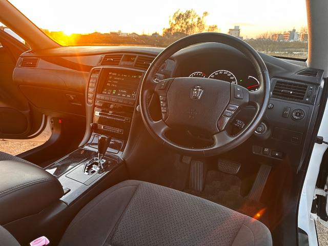 クラウン アスリート　プレミアムエディション　ボディーコーティング済み　特別仕様車　バックカメラ　パワーシート　　純正ナビ　クリアランスソナー　クルーズコントロール　ＨＩＤヘッドライト　純正１８インチＡＷ　プッシュスタート　スペアキー（78枚目）