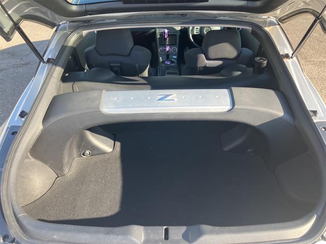 フェアレディZ ベースグレード ETC AT HID キーレスエントリー アルミホイール 盗難防止システム 衝突安全ボディ ABS ESC CD DVD再生 エアコン パワーステアリング パワーウィンドウ(28枚目)