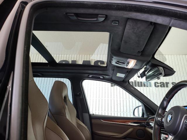 Ｘ５ Ｍ ベースグレード　サンルーフ　茶革シート　前席ベンチレーション＆シートヒーター　後席シートヒーター　純正ナビ　フルセグ　全周囲カメラ　ヘッドアップディスプレイ　ハーマンカードン　２０ＡＷ（22枚目）