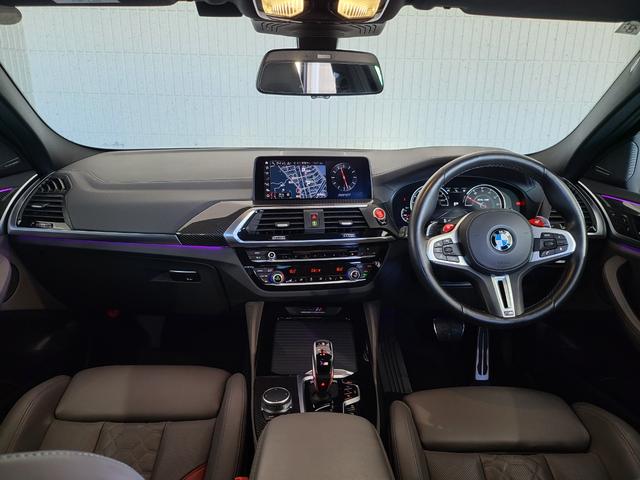 X4 M コンペティション 革シート 前席ベンチレーション&シートヒーター 後席シートヒーター 純正ナビ フルセグ 全周囲カメラ カーボン(Fスポイラー・サイドスカート) カーボンインテリア H&Rダウンサス 21AW(2枚目)