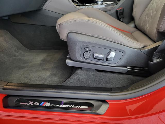 X4 M コンペティション 革シート 前席ベンチレーション&シートヒーター 後席シートヒーター 純正ナビ フルセグ 全周囲カメラ カーボン(Fスポイラー・サイドスカート) カーボンインテリア H&Rダウンサス 21AW(12枚目)
