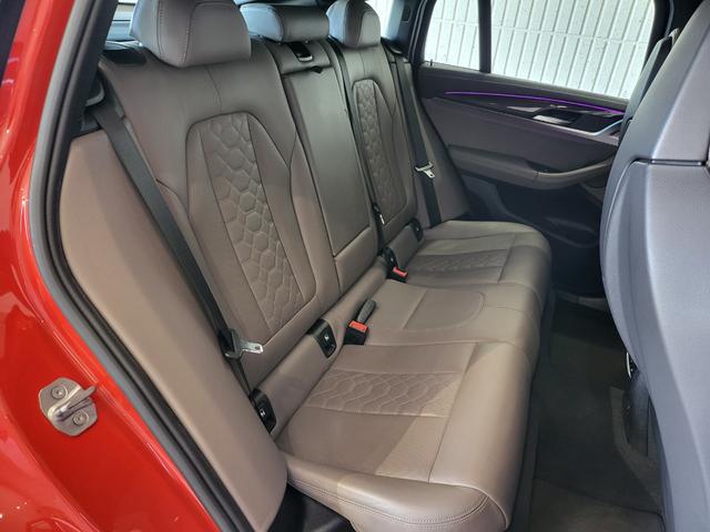 X4 M コンペティション 革シート 前席ベンチレーション&シートヒーター 後席シートヒーター 純正ナビ フルセグ 全周囲カメラ カーボン(Fスポイラー・サイドスカート) カーボンインテリア H&Rダウンサス 21AW(13枚目)