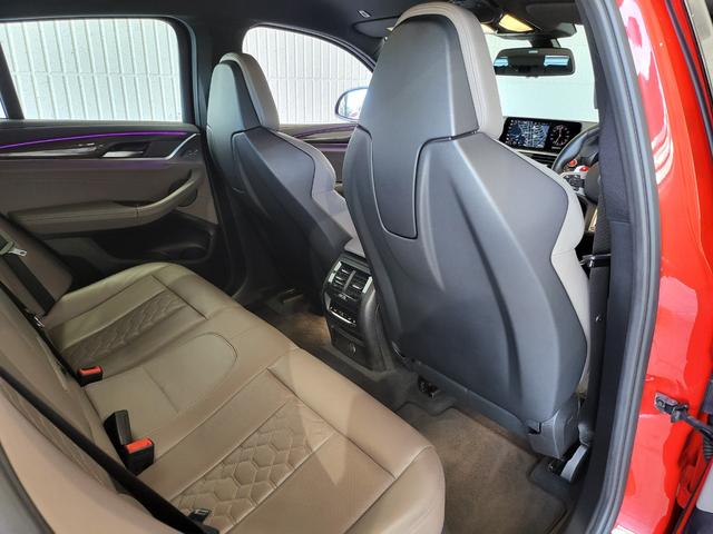 X4 M コンペティション 革シート 前席ベンチレーション&シートヒーター 後席シートヒーター 純正ナビ フルセグ 全周囲カメラ カーボン(Fスポイラー・サイドスカート) カーボンインテリア H&Rダウンサス 21AW(14枚目)