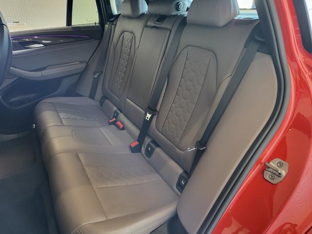 X4 M コンペティション 革シート 前席ベンチレーション&シートヒーター 後席シートヒーター 純正ナビ フルセグ 全周囲カメラ カーボン(Fスポイラー・サイドスカート) カーボンインテリア H&Rダウンサス 21AW(15枚目)