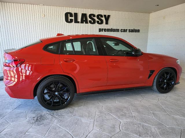 X4 M コンペティション 革シート 前席ベンチレーション&シートヒーター 後席シートヒーター 純正ナビ フルセグ 全周囲カメラ カーボン(Fスポイラー・サイドスカート) カーボンインテリア H&Rダウンサス 21AW(23枚目)