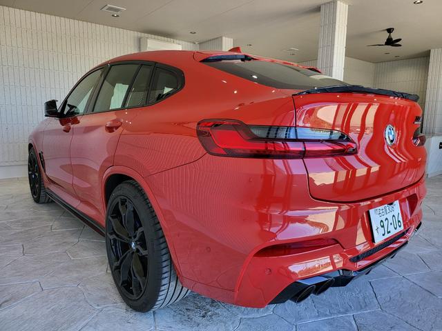 X4 M コンペティション 革シート 前席ベンチレーション&シートヒーター 後席シートヒーター 純正ナビ フルセグ 全周囲カメラ カーボン(Fスポイラー・サイドスカート) カーボンインテリア H&Rダウンサス 21AW(25枚目)