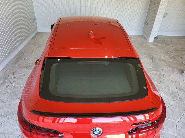 X4 M コンペティション 革シート 前席ベンチレーション&シートヒーター 後席シートヒーター 純正ナビ フルセグ 全周囲カメラ カーボン(Fスポイラー・サイドスカート) カーボンインテリア H&Rダウンサス 21AW(28枚目)