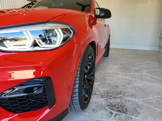 X4 M コンペティション 革シート 前席ベンチレーション&シートヒーター 後席シートヒーター 純正ナビ フルセグ 全周囲カメラ カーボン(Fスポイラー・サイドスカート) カーボンインテリア H&Rダウンサス 21AW(31枚目)