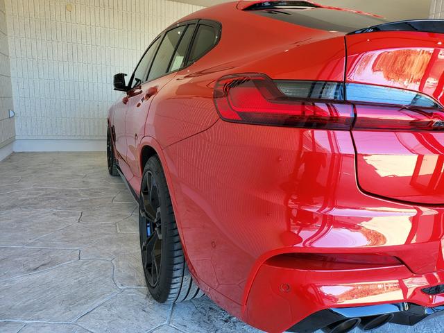 X4 M コンペティション 革シート 前席ベンチレーション&シートヒーター 後席シートヒーター 純正ナビ フルセグ 全周囲カメラ カーボン(Fスポイラー・サイドスカート) カーボンインテリア H&Rダウンサス 21AW(36枚目)