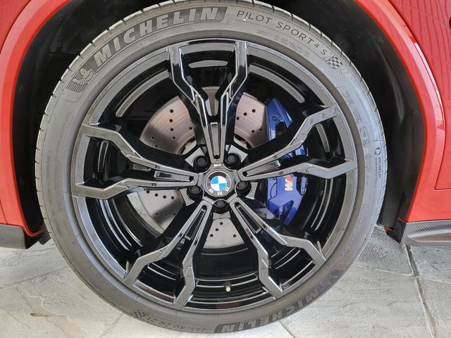 X4 M コンペティション 革シート 前席ベンチレーション&シートヒーター 後席シートヒーター 純正ナビ フルセグ 全周囲カメラ カーボン(Fスポイラー・サイドスカート) カーボンインテリア H&Rダウンサス 21AW(44枚目)