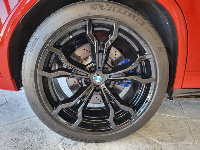X4 M コンペティション 革シート 前席ベンチレーション&シートヒーター 後席シートヒーター 純正ナビ フルセグ 全周囲カメラ カーボン(Fスポイラー・サイドスカート) カーボンインテリア H&Rダウンサス 21AW(45枚目)