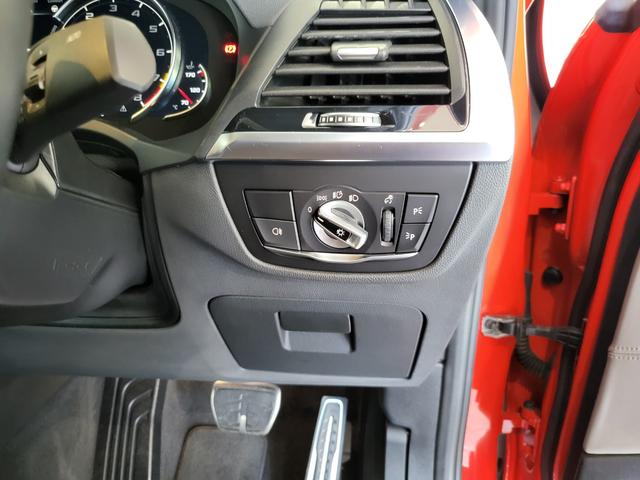 X4 M コンペティション 革シート 前席ベンチレーション&シートヒーター 後席シートヒーター 純正ナビ フルセグ 全周囲カメラ カーボン(Fスポイラー・サイドスカート) カーボンインテリア H&Rダウンサス 21AW(56枚目)