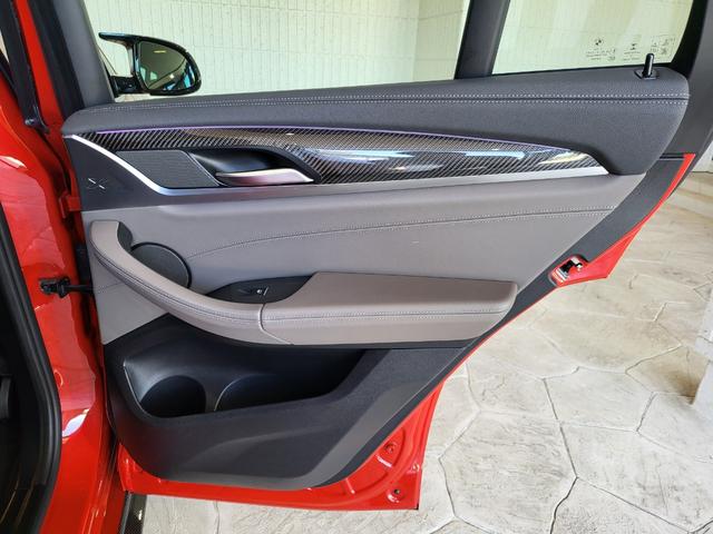 X4 M コンペティション 革シート 前席ベンチレーション&シートヒーター 後席シートヒーター 純正ナビ フルセグ 全周囲カメラ カーボン(Fスポイラー・サイドスカート) カーボンインテリア H&Rダウンサス 21AW(63枚目)