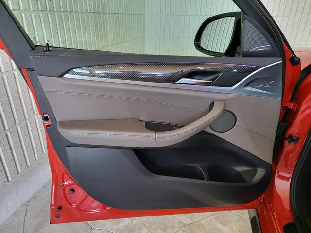 X4 M コンペティション 革シート 前席ベンチレーション&シートヒーター 後席シートヒーター 純正ナビ フルセグ 全周囲カメラ カーボン(Fスポイラー・サイドスカート) カーボンインテリア H&Rダウンサス 21AW(64枚目)